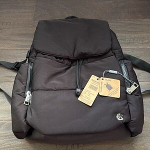 Bearpaw Puffer Flap Top Snap & bungee pull,side zip pockets,padded laptop sleeve